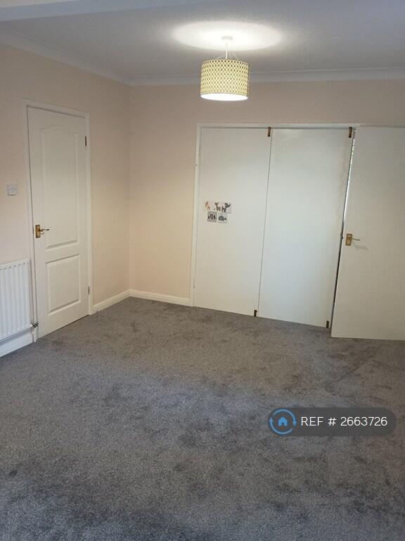 Through Lounge With Divider Closed