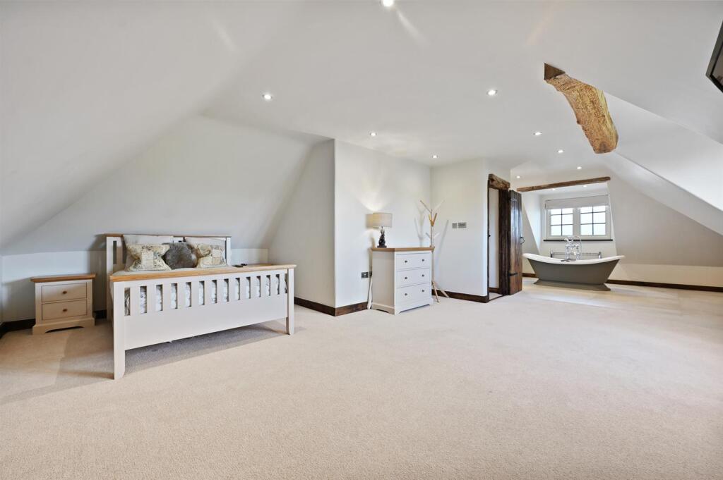 Bedroom 5.jpg