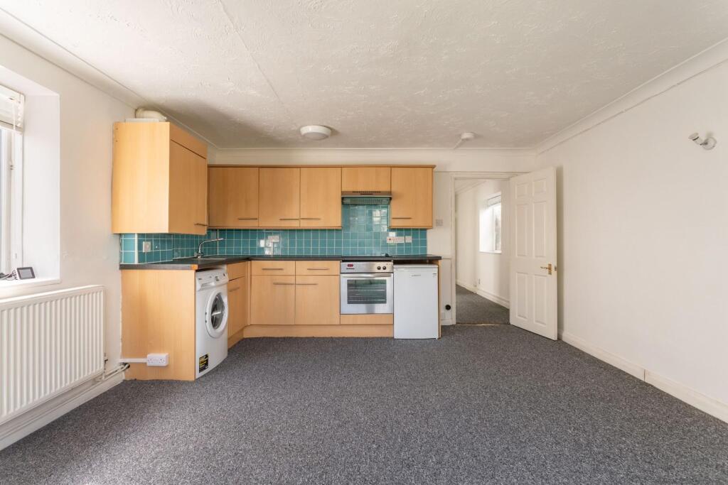 lounge kitchen (3).jpg