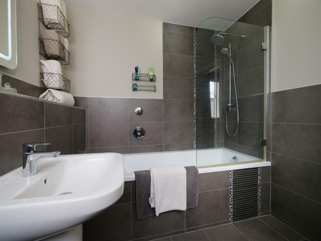 BEDROOM 4 ENSUITE