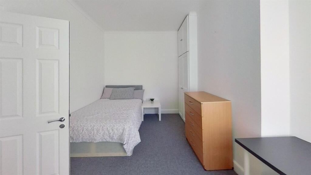 6-Victory-Road-Bedroom(7).jpg