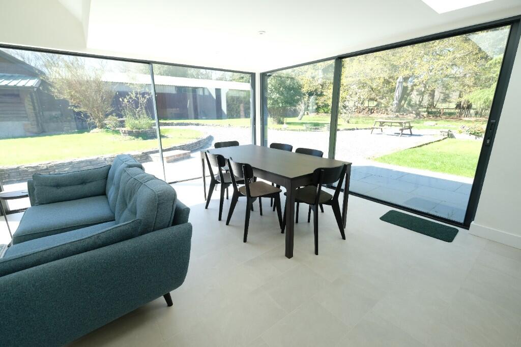 OPEN PLAN ROOM