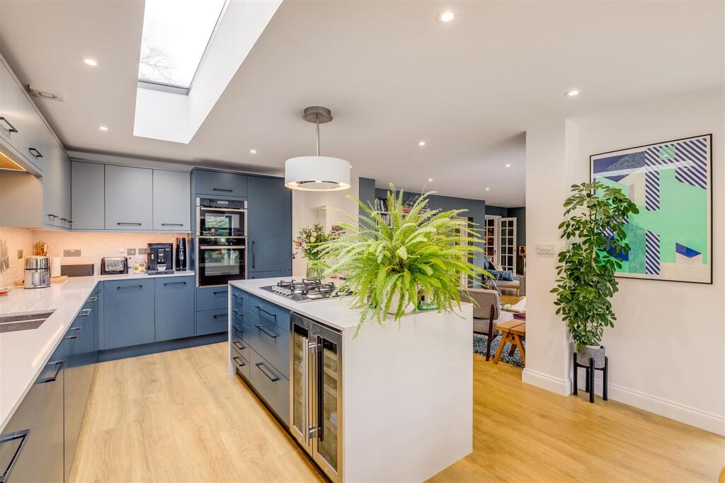 Eastholm Green 9-11.jpg