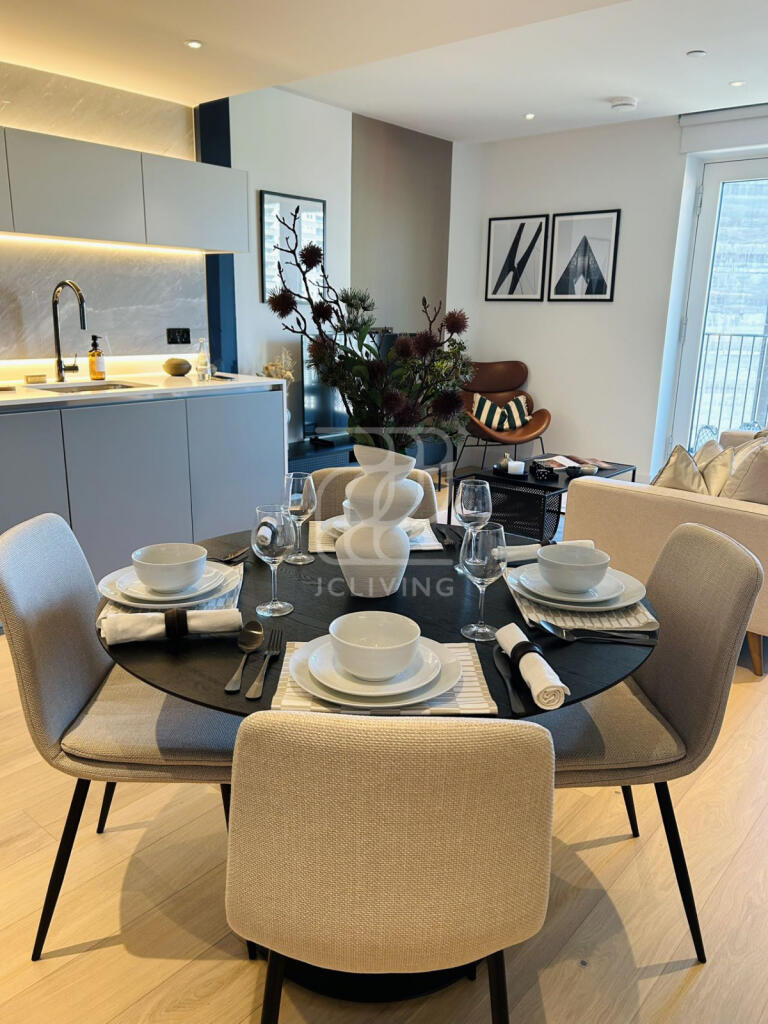 Cascade Apartments, Cascade Way