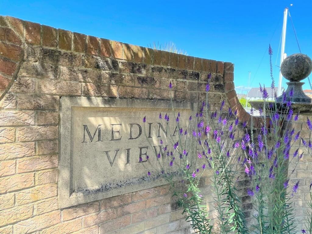 Entrance to Medina View