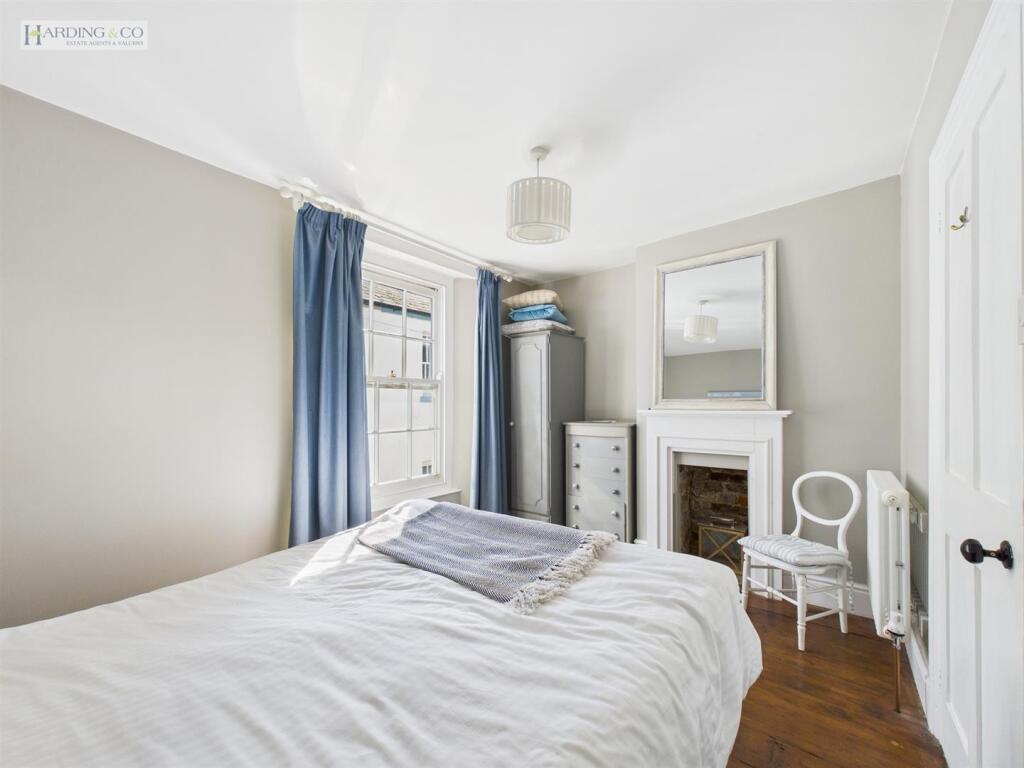 Bedroom 1 iii.jpg