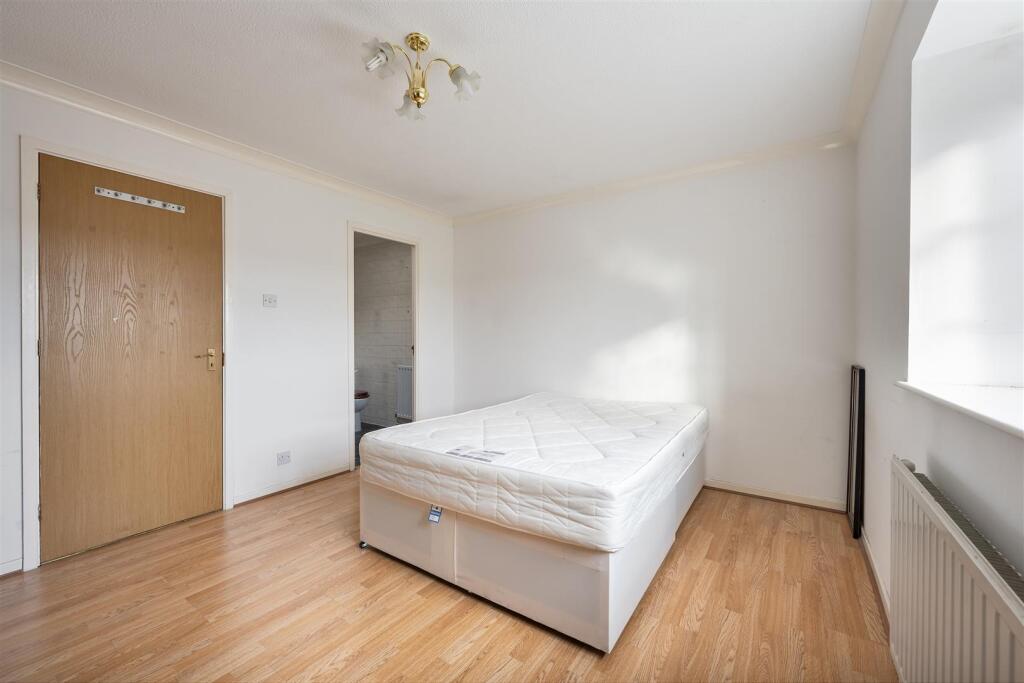 Handsworth Avenue, E4