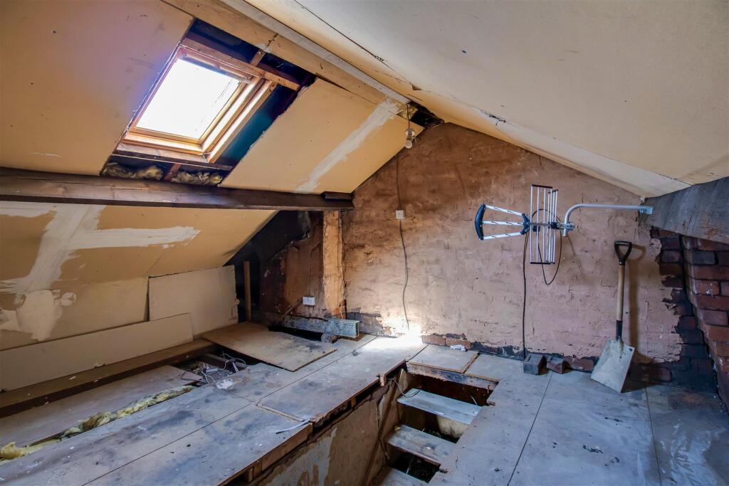 ATTIC ROOM