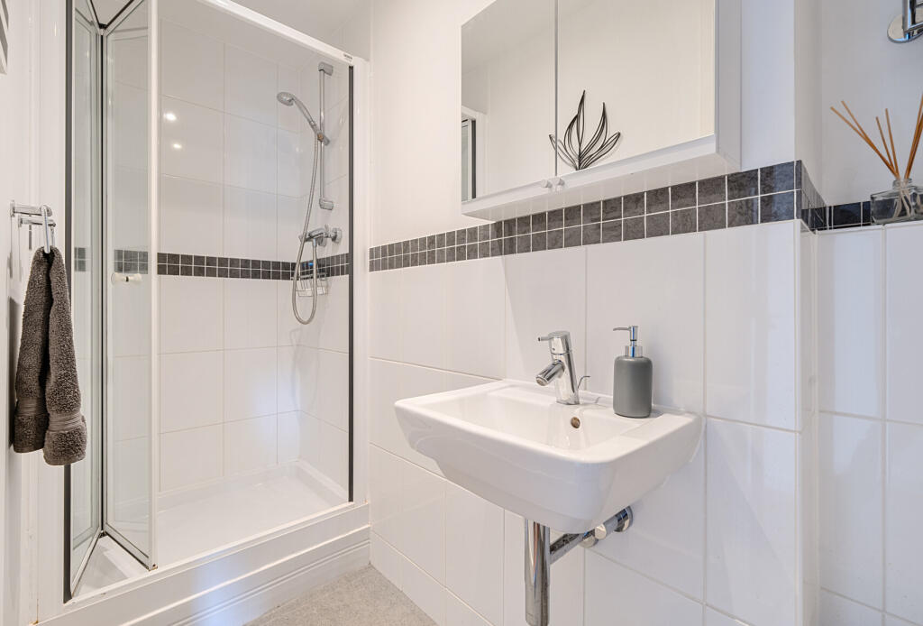 1317388-16-68651c...