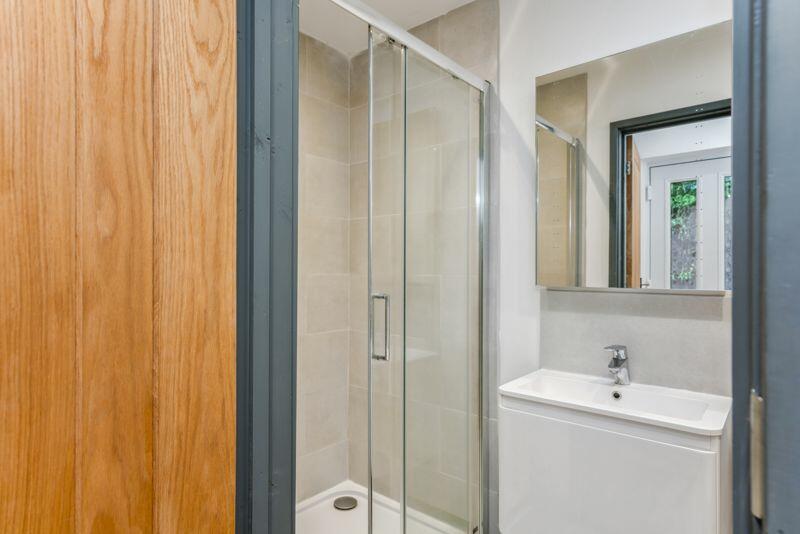 annex shower room