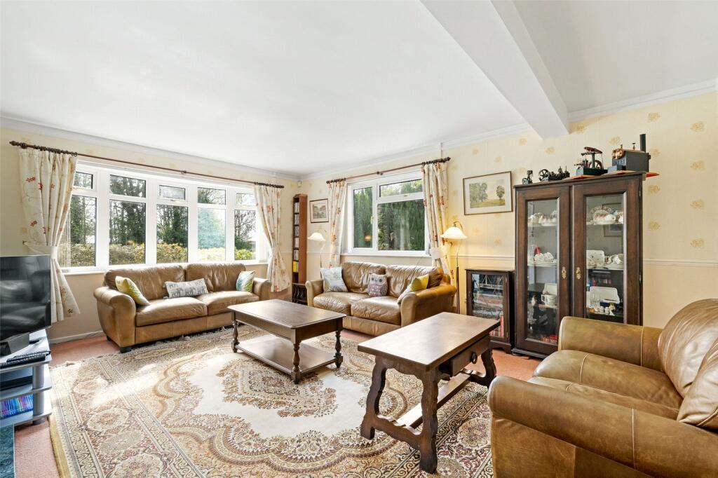 2 Reception Rooms