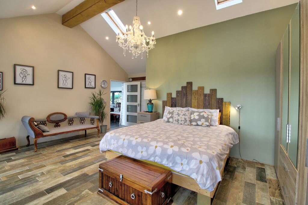IMG_7341_2_3_Interior 4