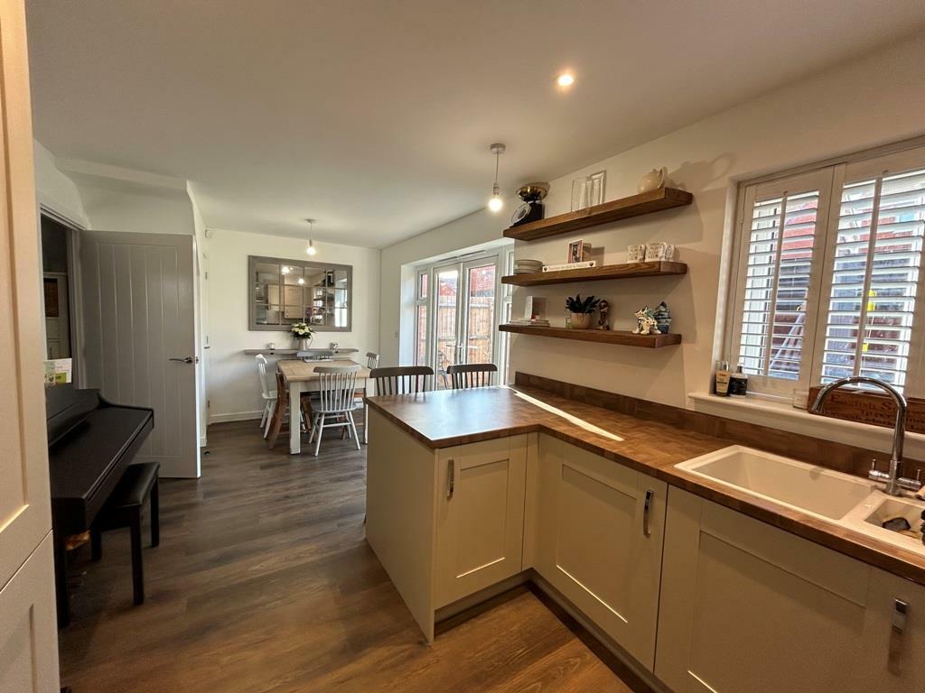 KITCHEN DINING ROOM