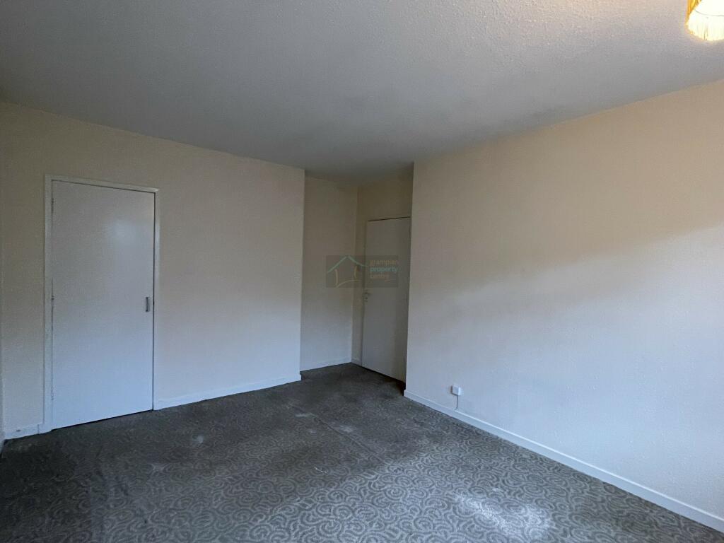 Bedroom 2b.JPG