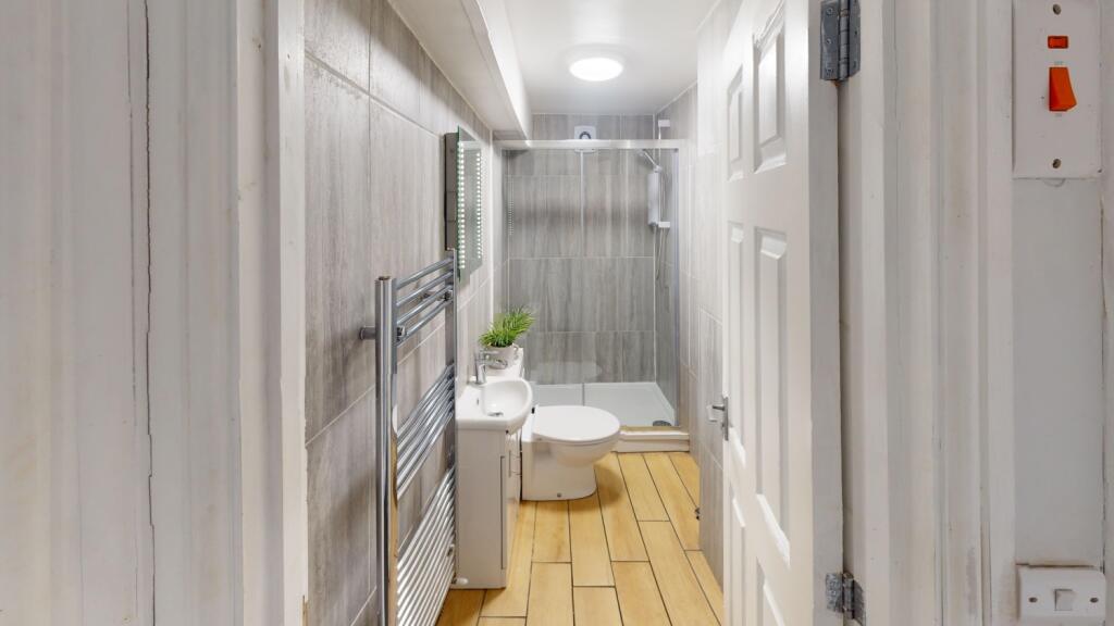 215a-Mansfield-Rd-Bathroom