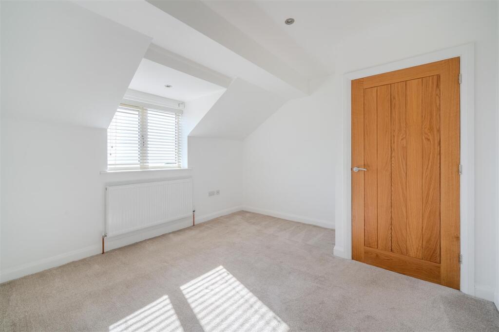 Bedroom1-3.jpg