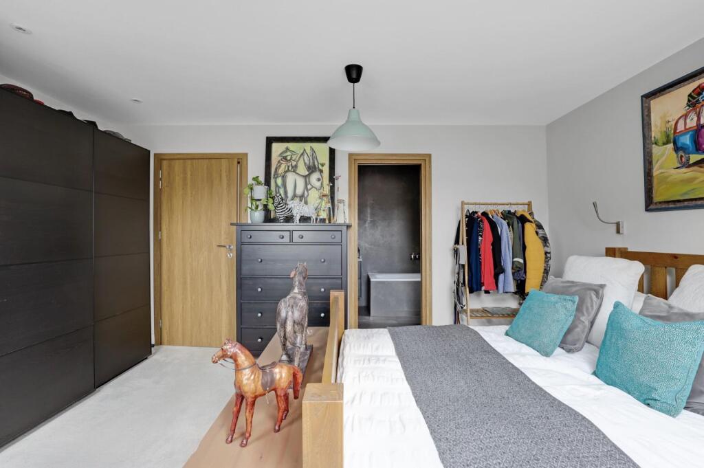 11-f7beJHPropWpen - Flat 5, 25 Samos Road - 31.jpg