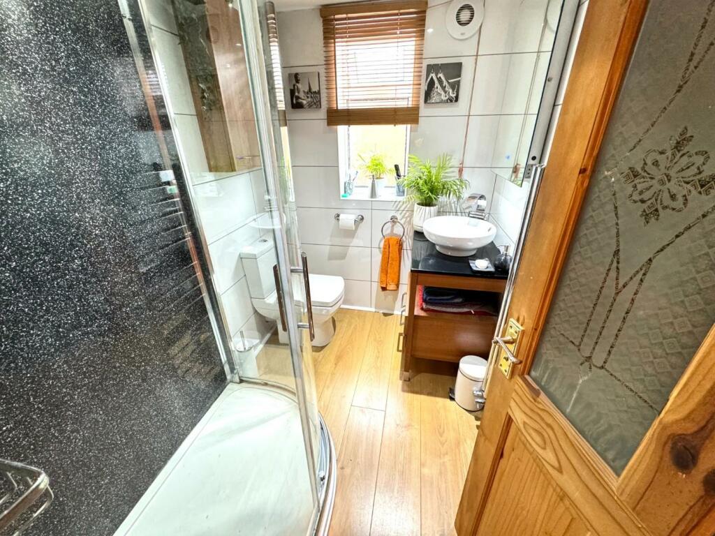 GROUND FLOOR SHOWER ROOM