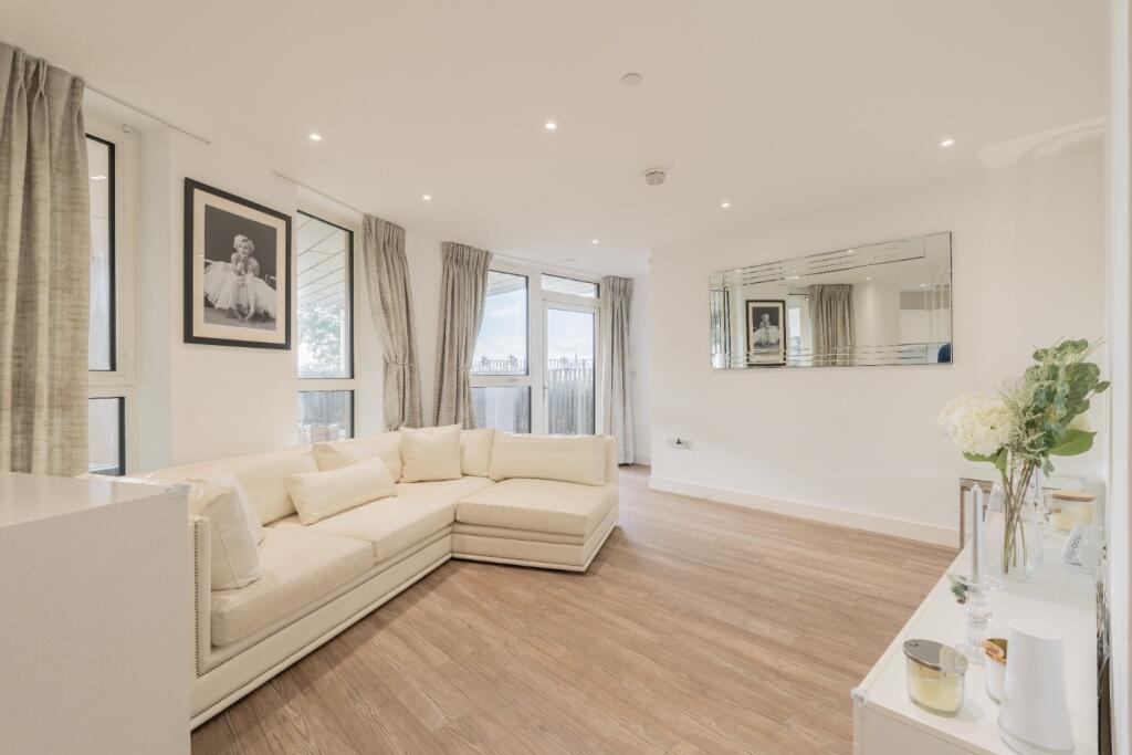 Fiador Apartments, 21 Telegraph Avenue, Enderby Wharf, Greenwich, SE10 0TH