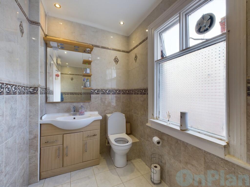 Bathroom 1 39 victoria street