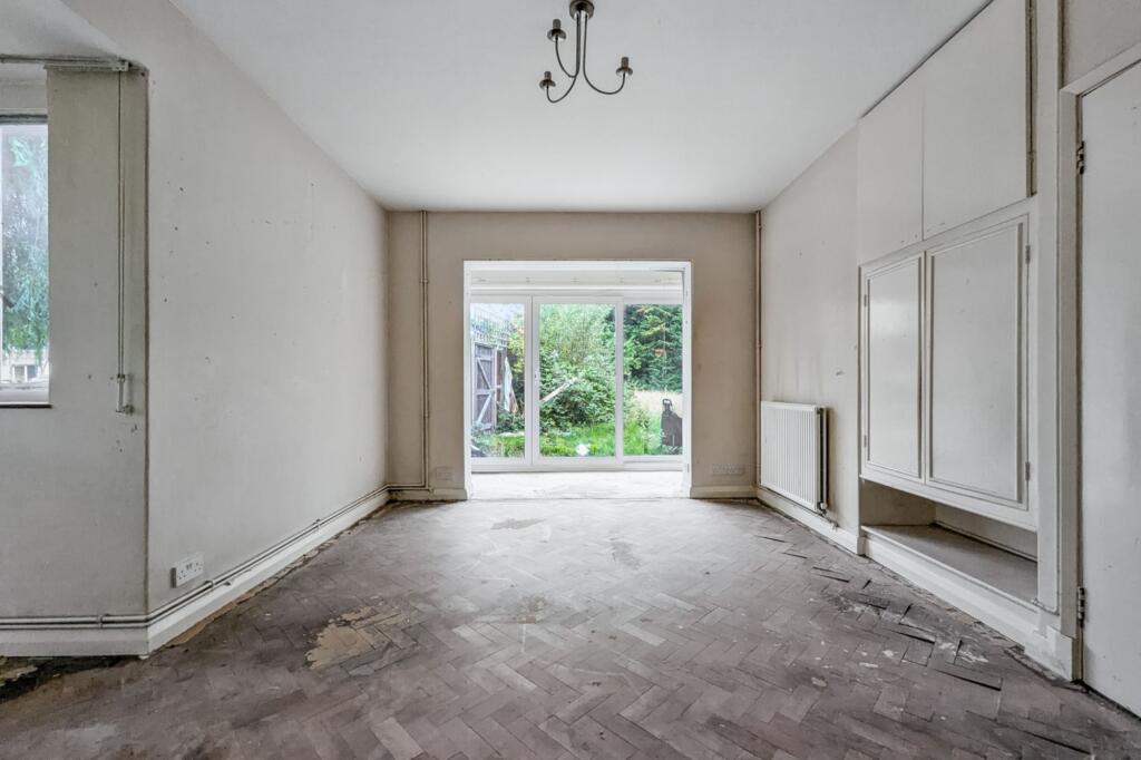 1 Farm Drive, Shirley, Croydon CR0 8HX