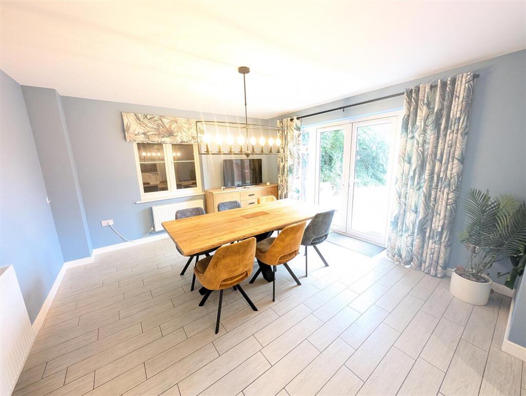 Dining Area.jpg