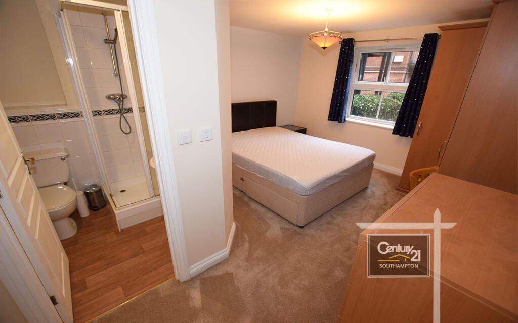 MASTER BEDROOM | PIC 1