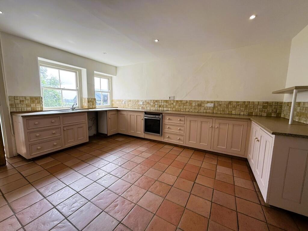 KITCHEN/BREAKFAST ROOM