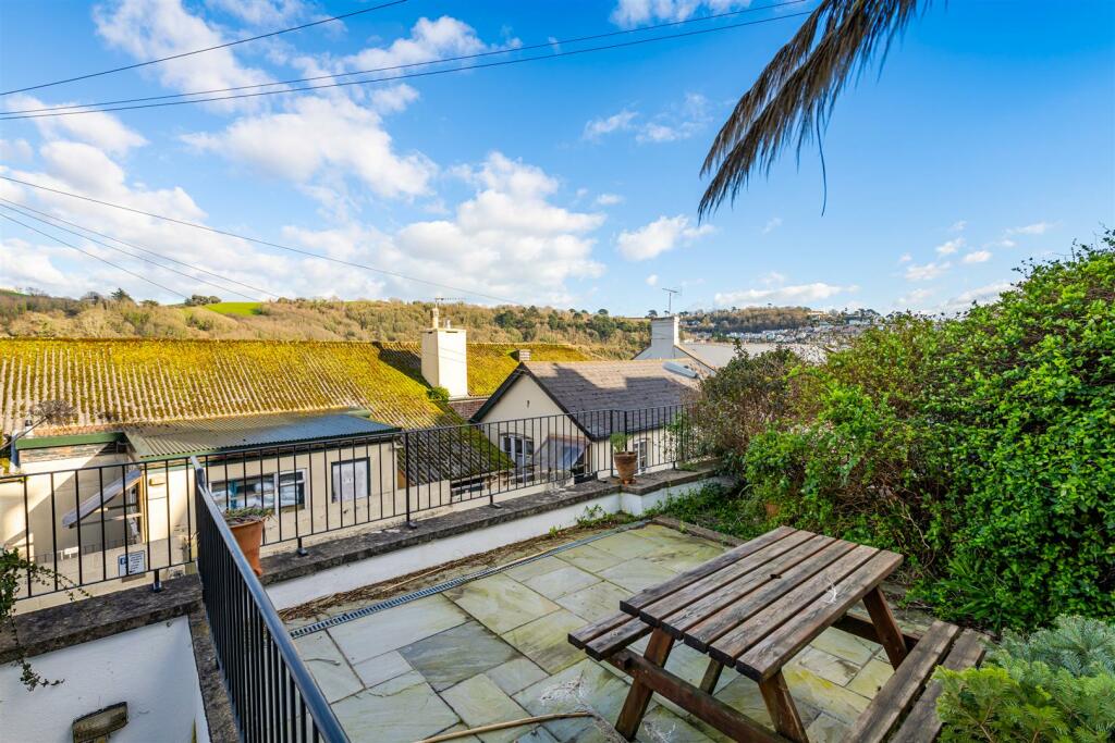 A02 - 9 Sandquay Road Dartmouth - 240226.jpg