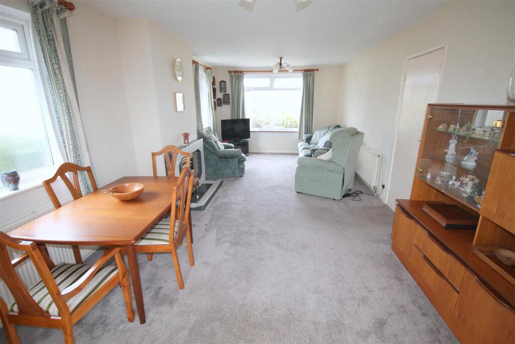 SA Dining Lounge i.JPG