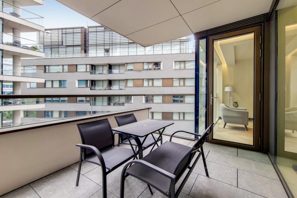 3_Balcony-1