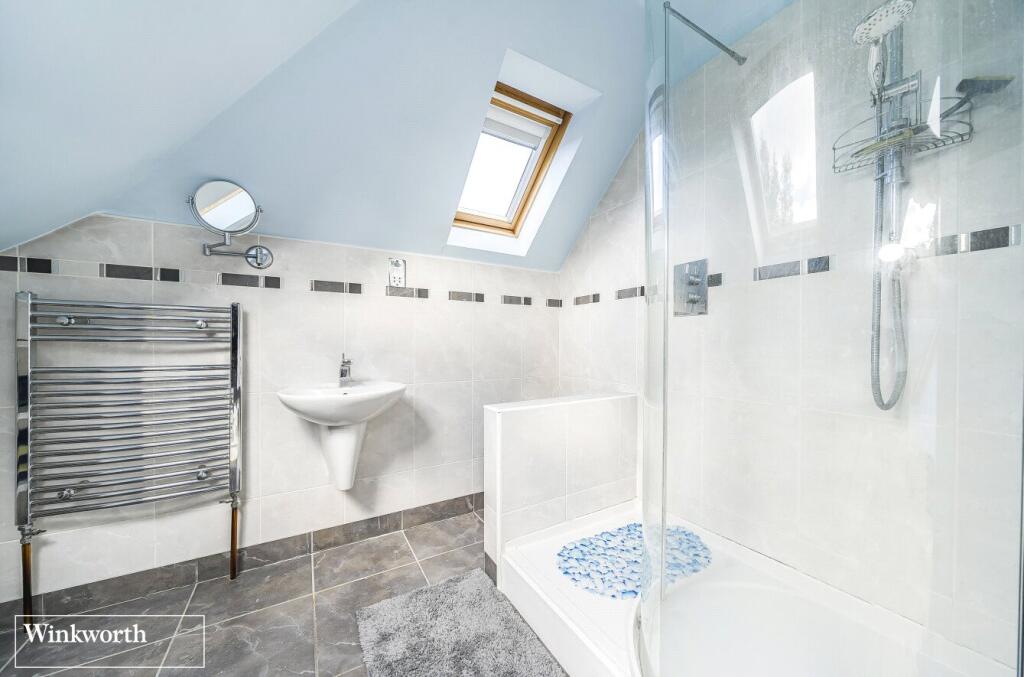 Ensuite To Bed One