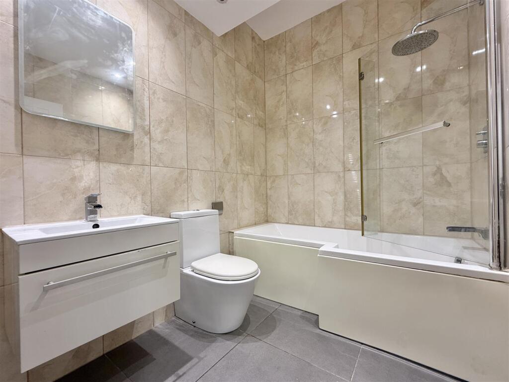 Family Bathroom.jpeg