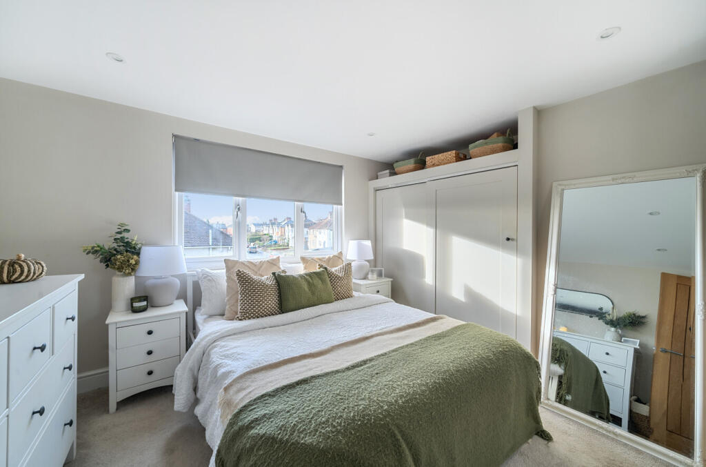 1383984-11-692432...