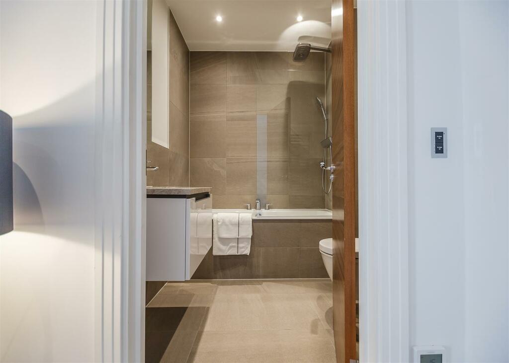8316099-interior23.jpg