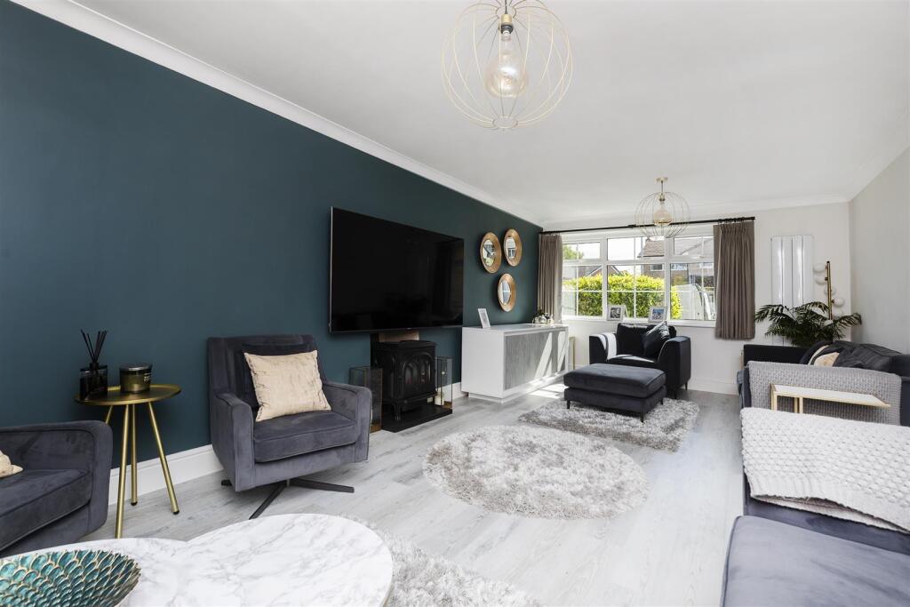 Bramleys Estate Agents - Cheviot Way - Mirfield (2