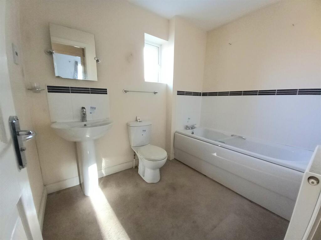 5 Pollards Bathroom.jpg