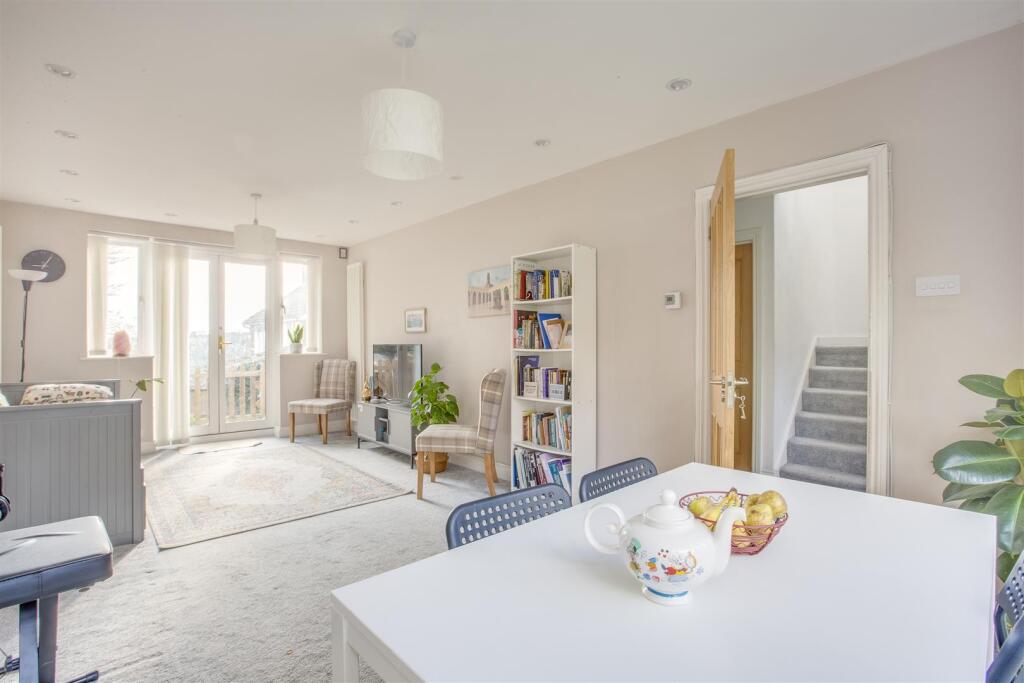 120 Deeds Grove, HP12 3NZ-1.jpg