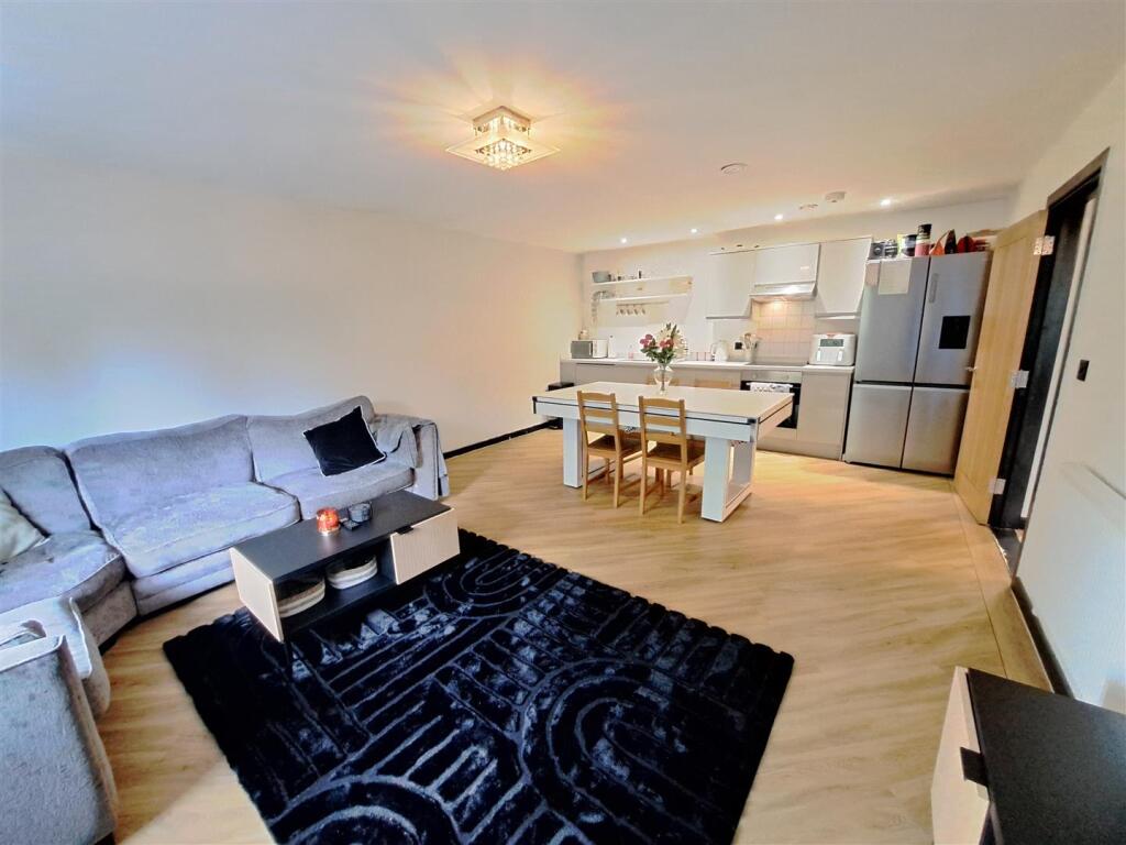 Open Plan Living Room/Kitchen