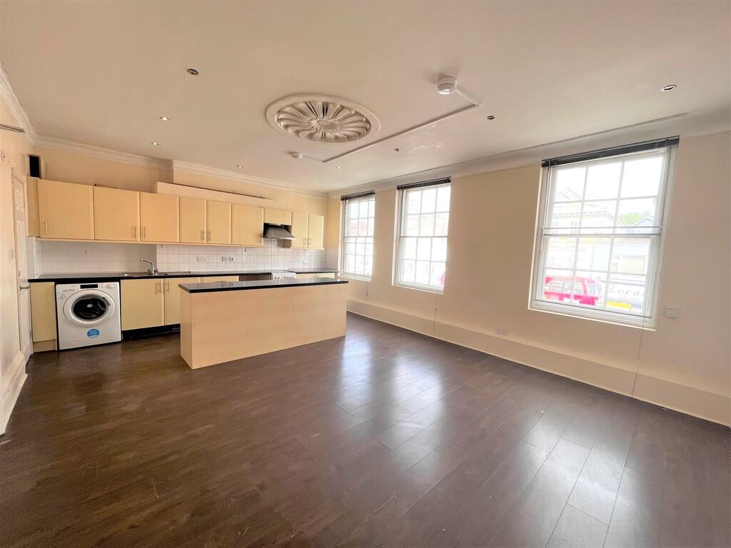 Living Room/Kitch...