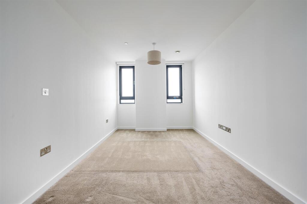 Station Approach, E17