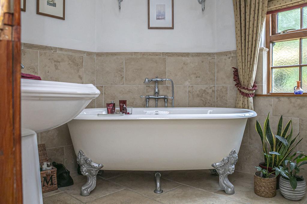BATHROOM DETAIL