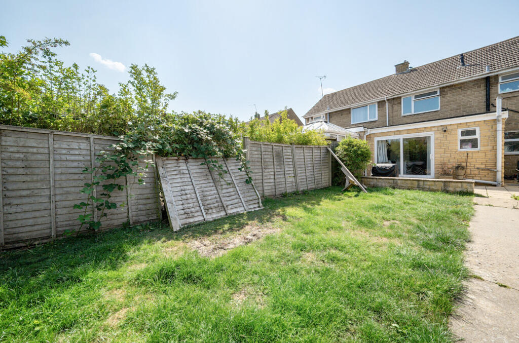 13330471868935a352e6a4