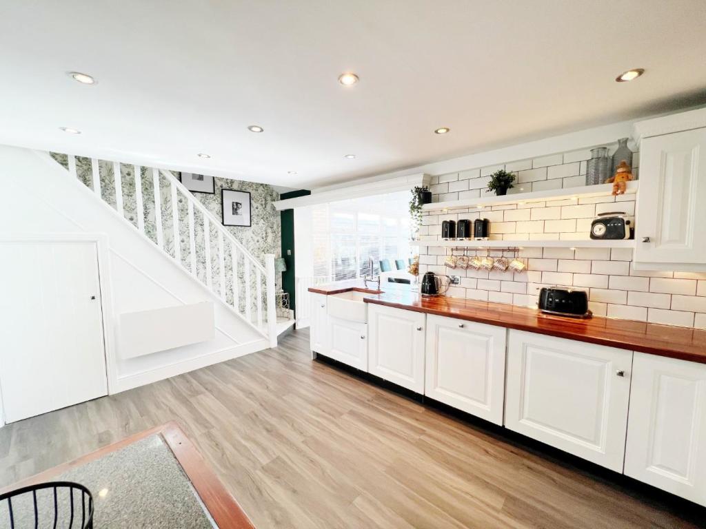 Kitchen pic 4.jpg