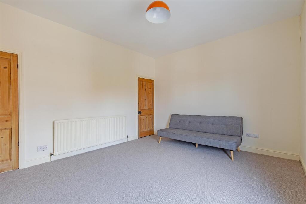 Bedroom 1-2.jpg