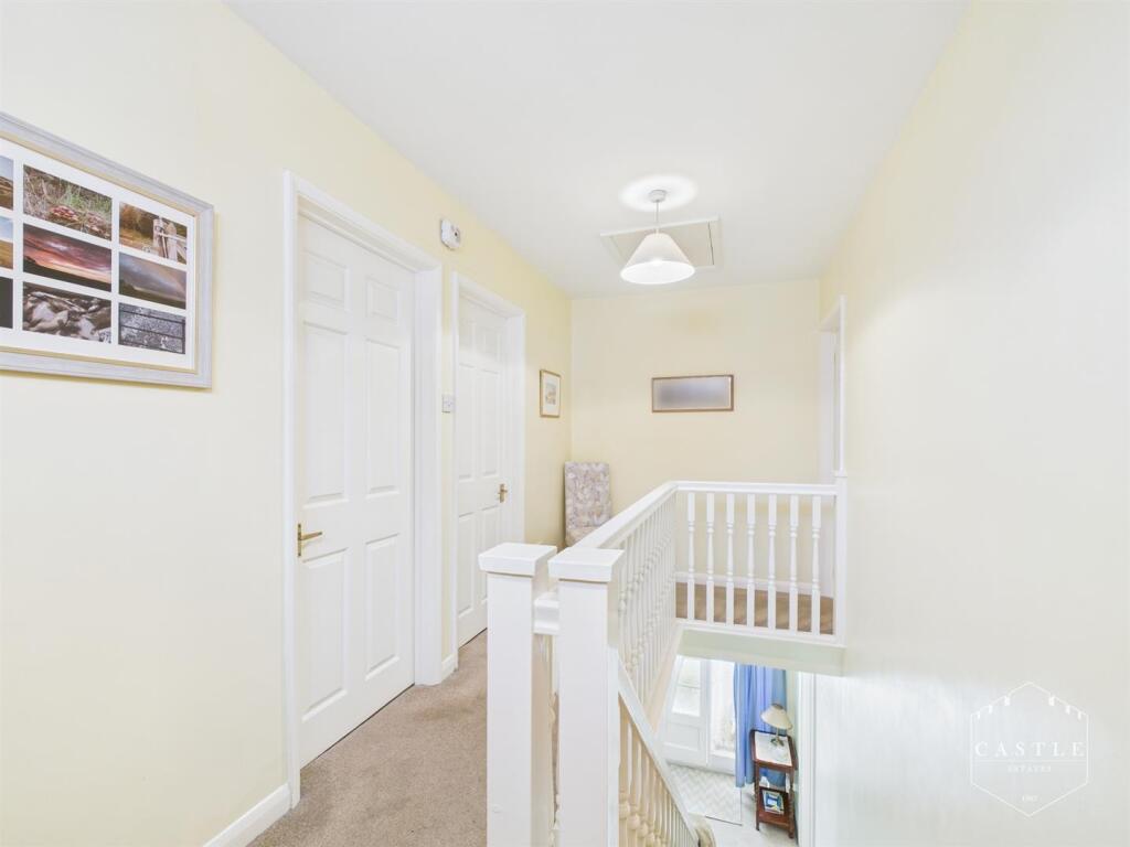 FIRST FLOOR LANDING