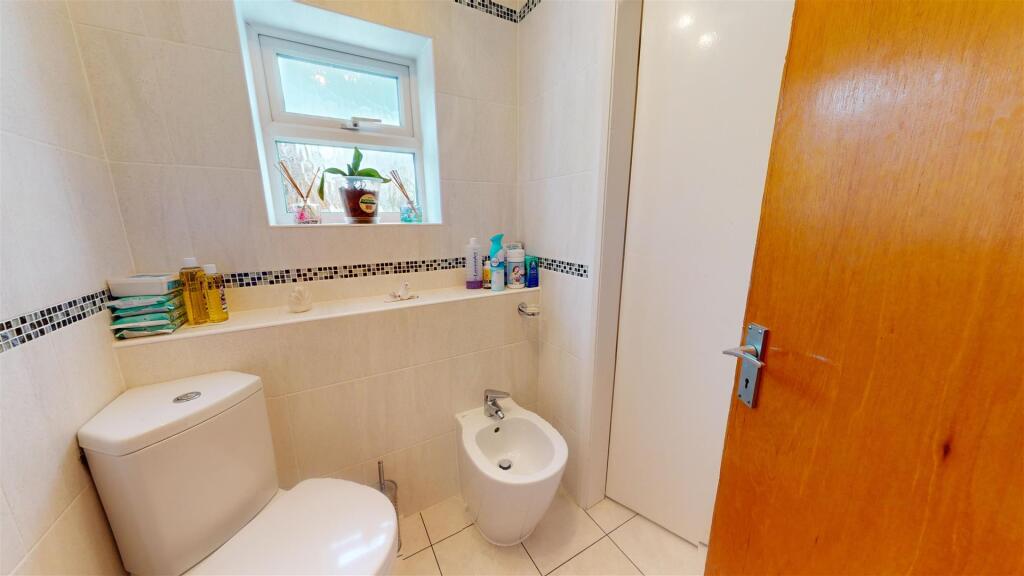 SEPARATE WC