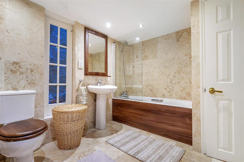 Bathroom.jpg