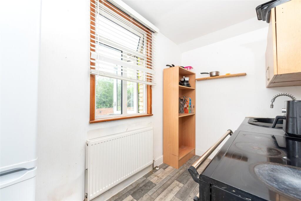 Bed 3/Kitchenette