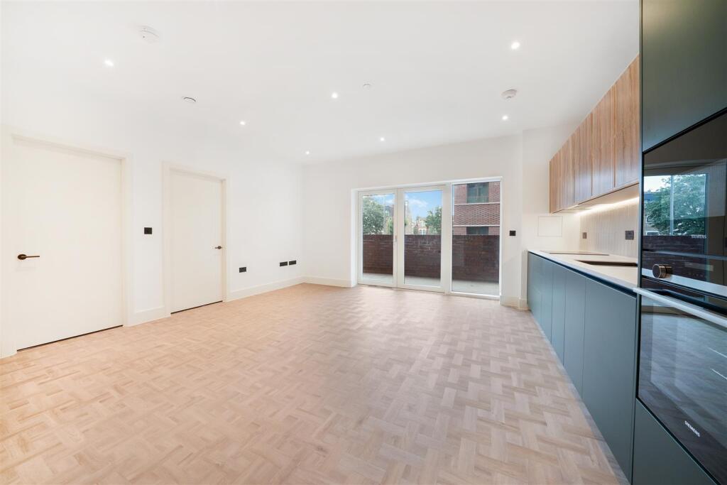 2 Viridis Apartments, 1 Monarch Square - Y1QictY61